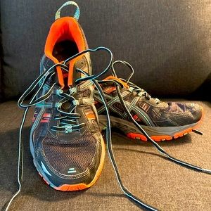 ASIC Charcol/Coral/Aqua shoe. Size 9 1/2. Excellent shape, only worn a few times